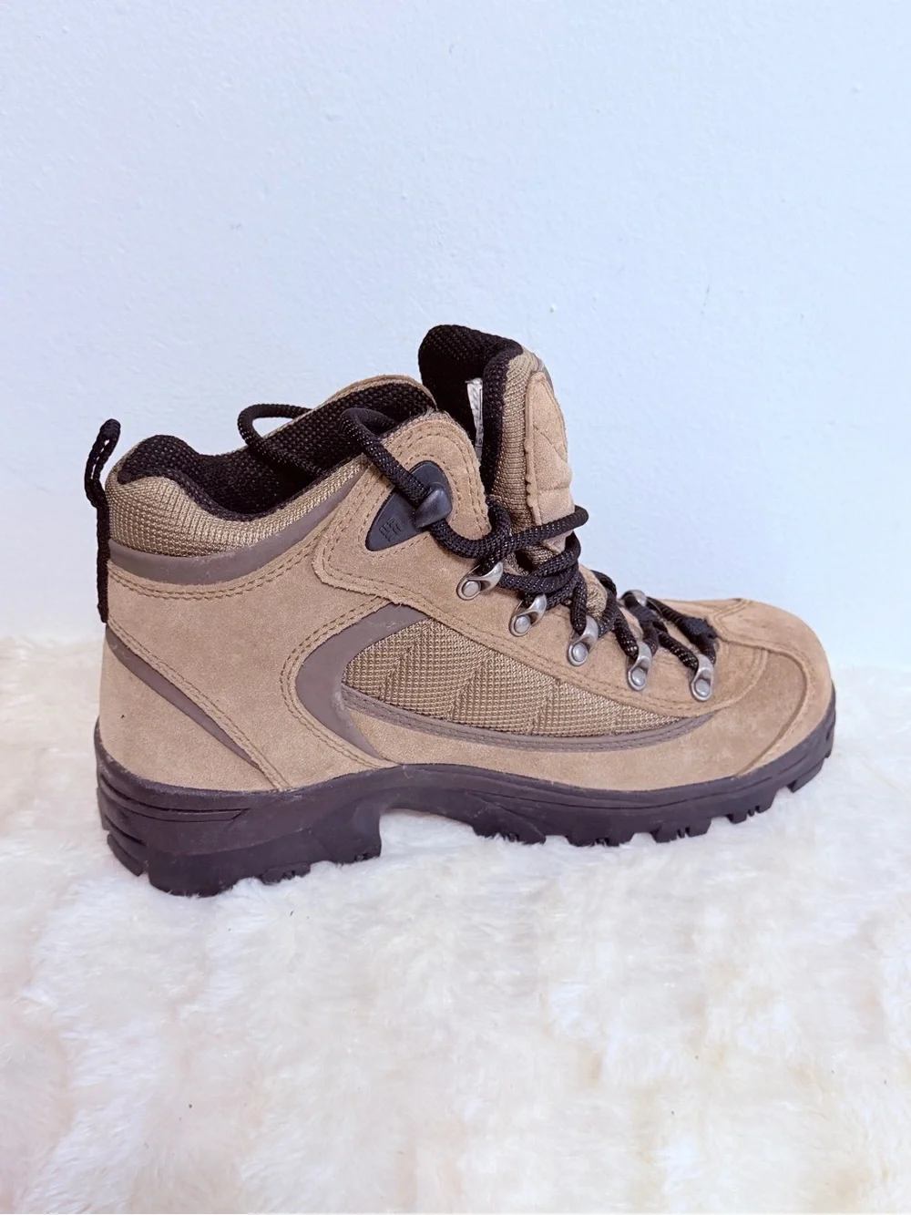 Columbia Men's Brown Suede Hiking Boots with Black Soles size 7